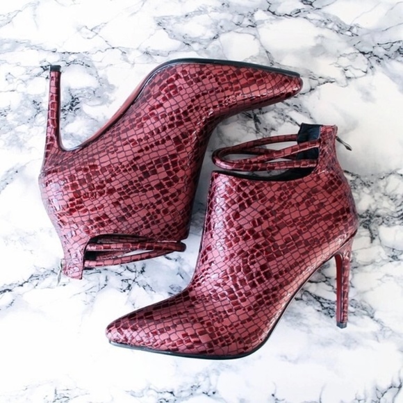 "Living on the Edge" (CLOSING CLOSET SALE) - Picture 2 of 7